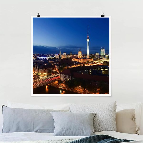 Poster Architektur & Skyline - Quadrat Fernsehturm bei Nacht günstig online kaufen