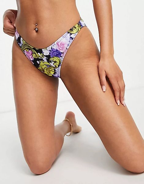 Missguided – Boomerang – Bikiniunterteil in Flieder mit Barock-Blumenmuster günstig online kaufen