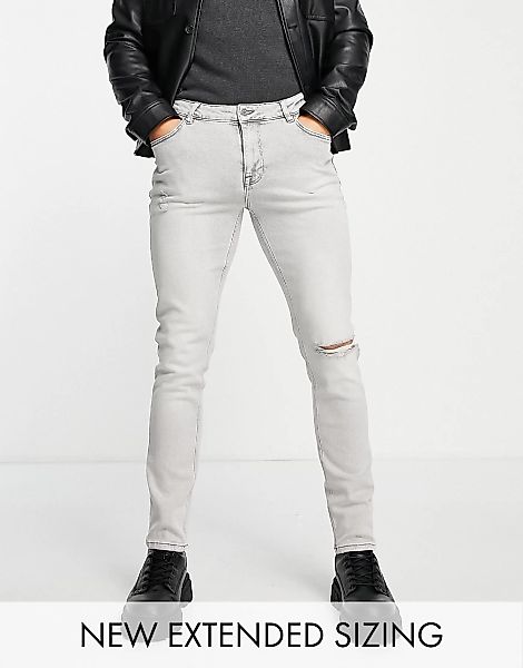 ASOS DESIGN – Jeans mit engem Schnitt und Knierissen in Grau günstig online kaufen