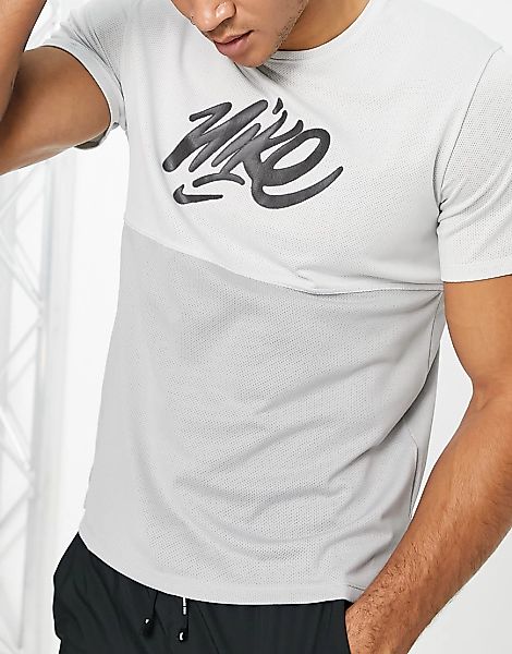 Nike Running – Wild Run – T-Shirt in Grau mit Grafiklogo günstig online kaufen