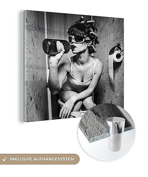 MuchoWow Acrylglasbild Frau - Toilette - Schwarz - Weiß, Inkl. Aufhängung, günstig online kaufen
