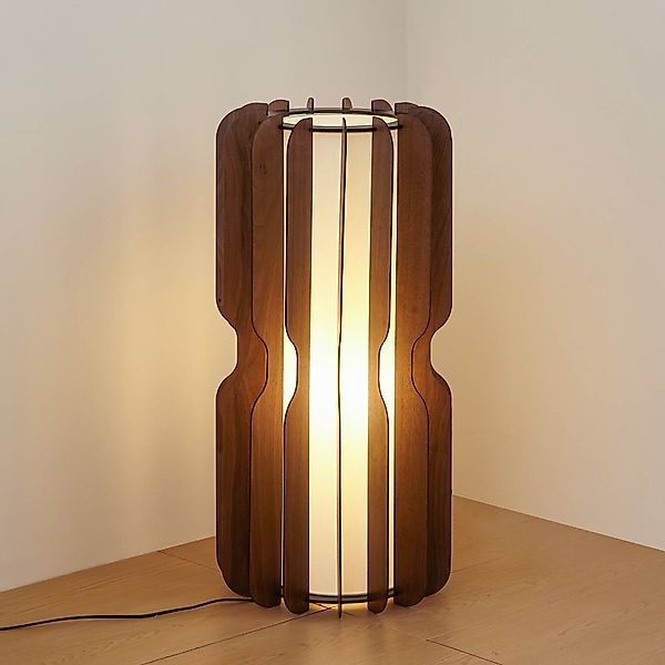 Lucande Stehleuchte Juneta, 75 cm, braun, Holz, Textil günstig online kaufen