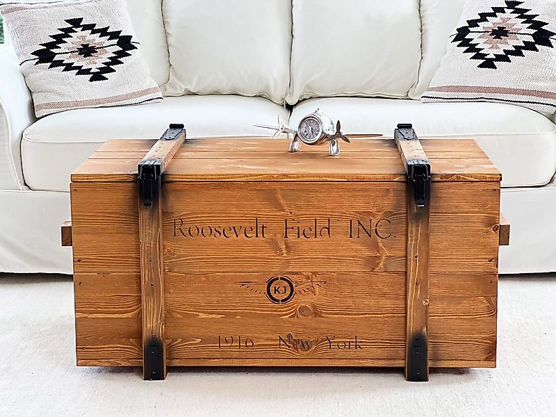 Holztruhe "Roosevelt Field" grau mit Vintage Eisenbeschlägen günstig online kaufen