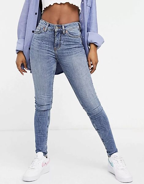 Monki – Jeans mit engem Schnitt in Blau günstig online kaufen