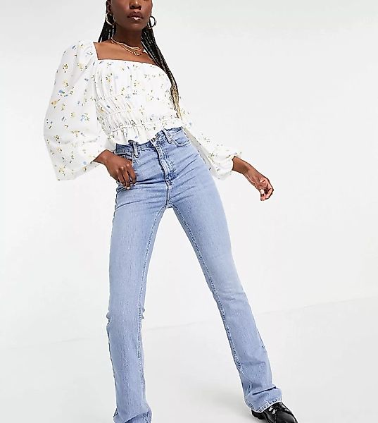 New Look Tall – Mom-Jeans mit ausgestelltem Bein in Hellblau günstig online kaufen