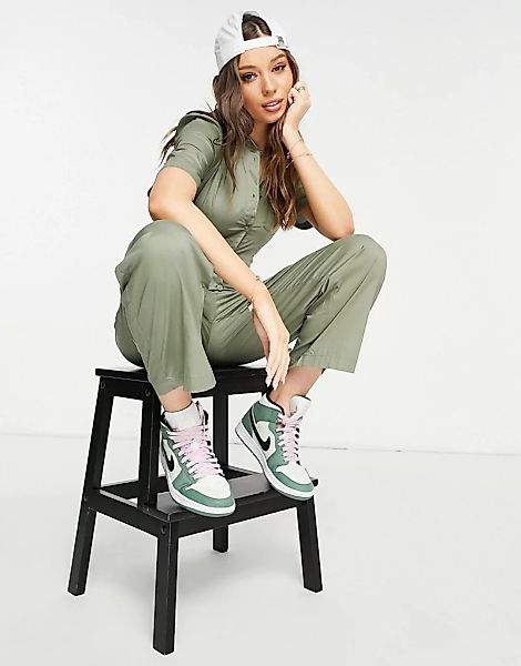 Monki – Samantha – Jumpsuit aus Baumwolle in Grün mit Knopfleiste und Puffä günstig online kaufen