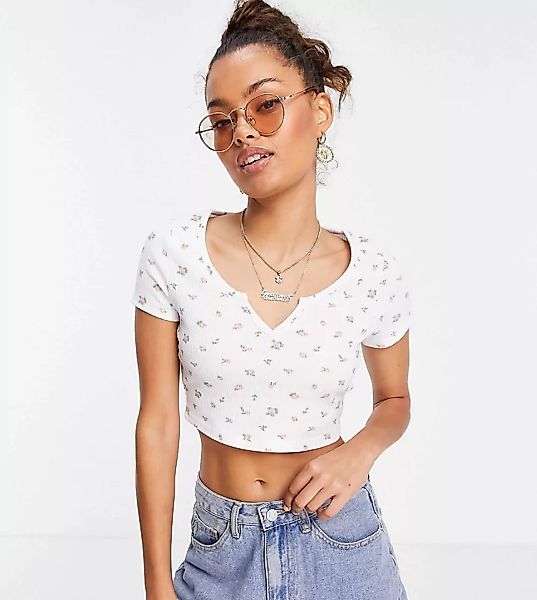 ASOS DESIGN Petite – T-Shirt in Weiß mit Kerbdetail und Blumenmuster günstig online kaufen