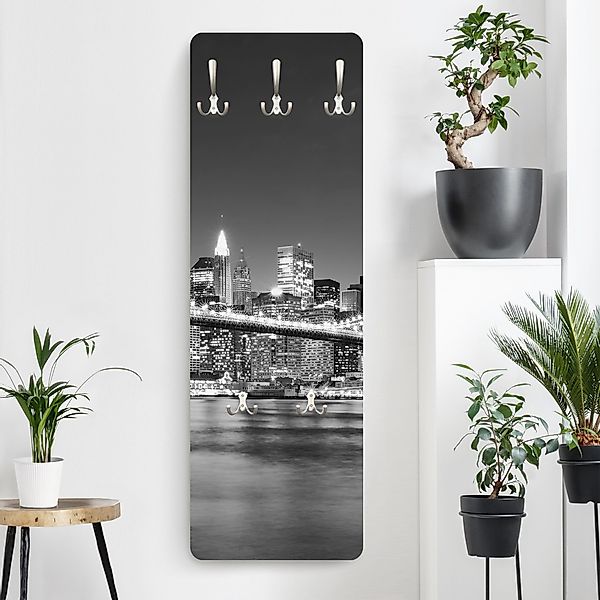 Wandgarderobe Holzpaneel Nighttime Manhattan Bridge II günstig online kaufen