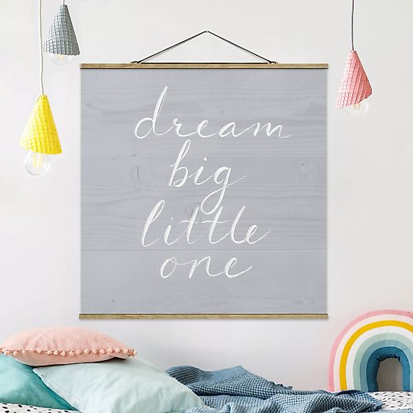 Stoffbild Spruch mit Posterleisten - Quadrat Holzwand grau - Dream big günstig online kaufen