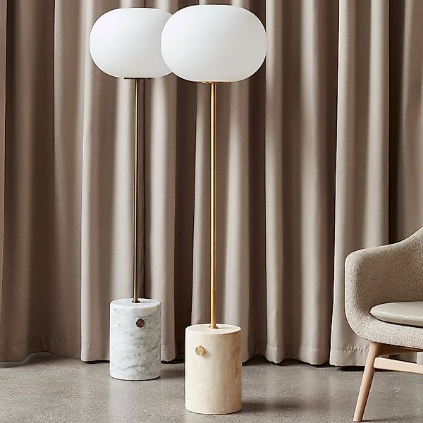 Audo Copenhagen JWDA Stehlampe marmor, dimmbar, Glasschirm günstig online kaufen