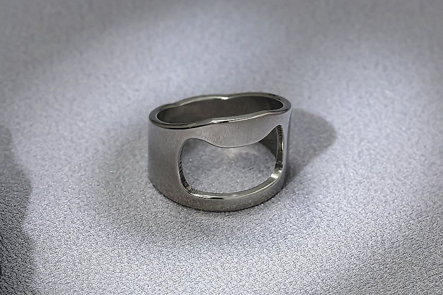 Eyecatcher Fingerring Flaschenöffner Ring aus robustem Edelstahl Kapselhebe günstig online kaufen