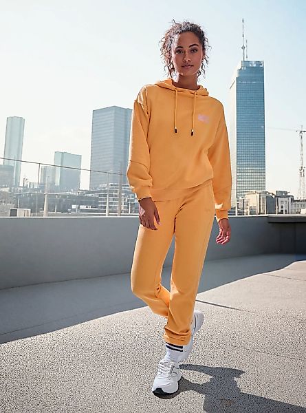 Buffalo Kapuzenpullover, mit Kontraststickerei und seitliche Taschen günstig online kaufen