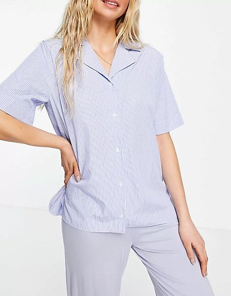 ASOS DESIGN – Kurzärmeliges, gewebtes Pyjama-Hemd in Blau mit Streifen günstig online kaufen