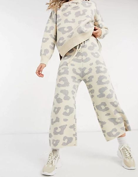Never Fully Dressed – Oversize-Hose aus Strick mit Animalprint in Creme, Ko günstig online kaufen