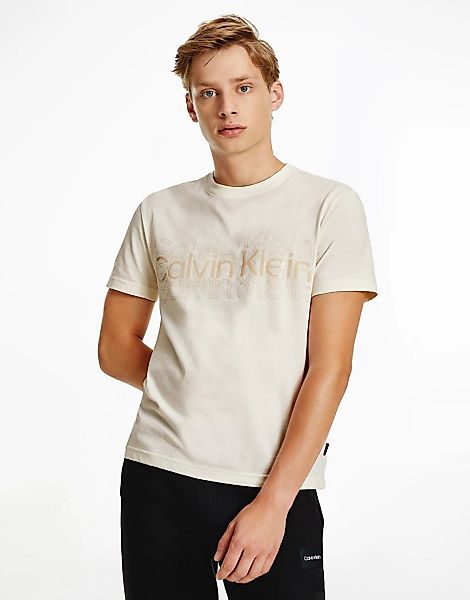 Calvin Klein – Mehrlagiges T-Shirt in Creme mit Logo-Weiß günstig online kaufen