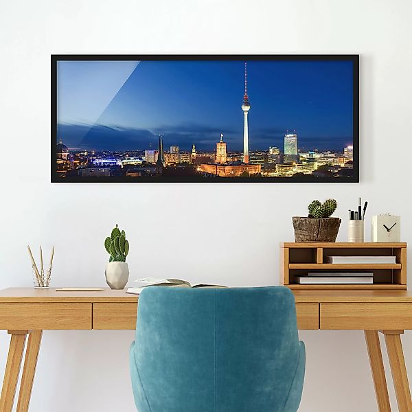 Bild mit Rahmen Architektur & Skyline - Panorama Fernsehturm bei Nacht günstig online kaufen