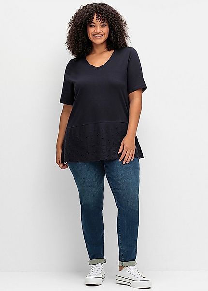 Sheego T-Shirt T-Shirt Kurzarm mit Lochstickerei-Passe am Saum günstig online kaufen