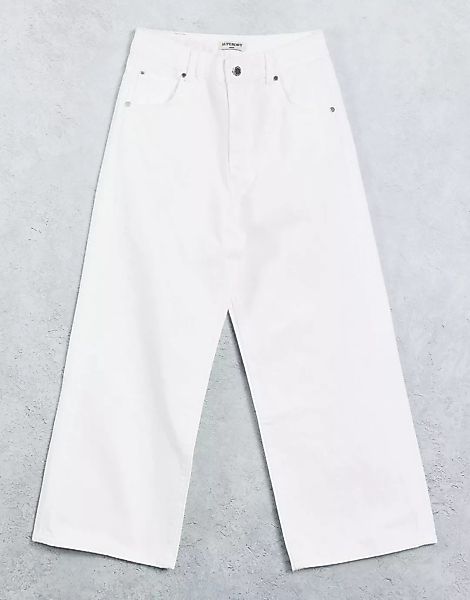 Superdry – Kurz geschnittene Jeans mit weitem Bein in Weiß günstig online kaufen