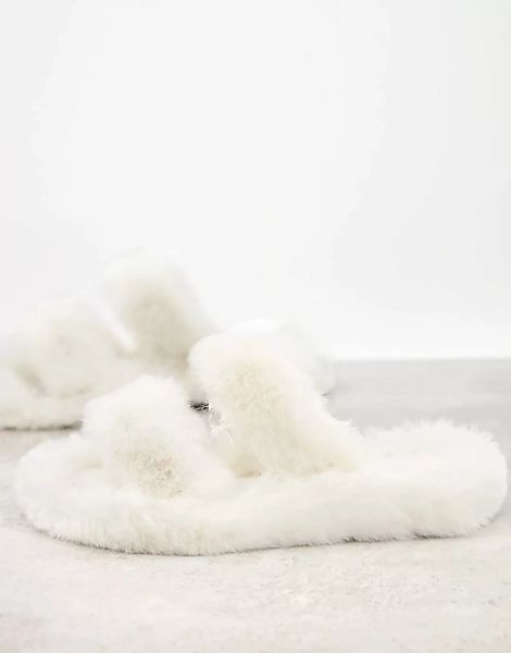 Public Desire – Teddy – Flauschige Hausschuhe in Creme-Weiß günstig online kaufen