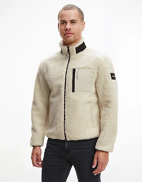 Calvin Klein – Hybrid-Jacke mit Teddyfell und Reißverschluss in Stein-Neutr günstig online kaufen