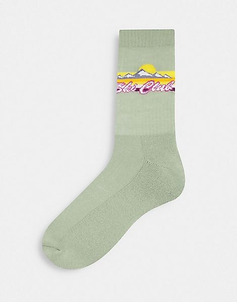 ASOS DESIGN – Socken in hellem Khaki mit „Ski Club„-Print-Grün günstig online kaufen