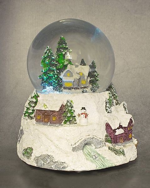Spetebo Dekokugel LED Schneekugel Weihnachtsdorf Musik - 16x14 cm (Packung, günstig online kaufen