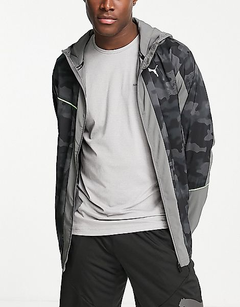 PUMA – Running – Jacke in Grau mit Military-Muster und Kapuze günstig online kaufen