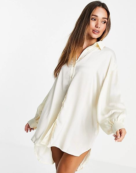 Glamorous – Oversize-Hemdkleid aus Satin in Creme-Weiß günstig online kaufen