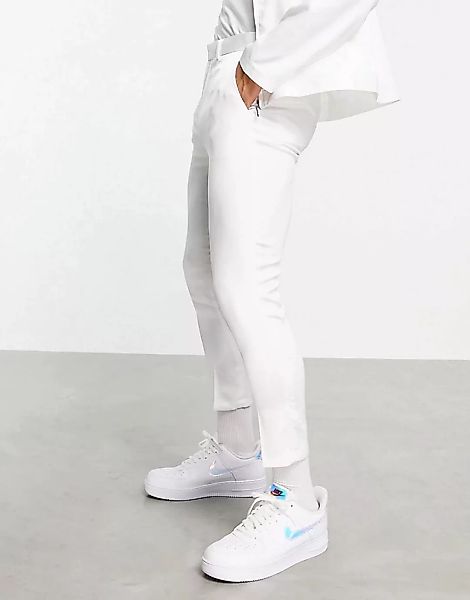 ASOS DESIGN – Elegante, schmal zulaufende Hose in Hochglanz-Weiß mit kurzem günstig online kaufen