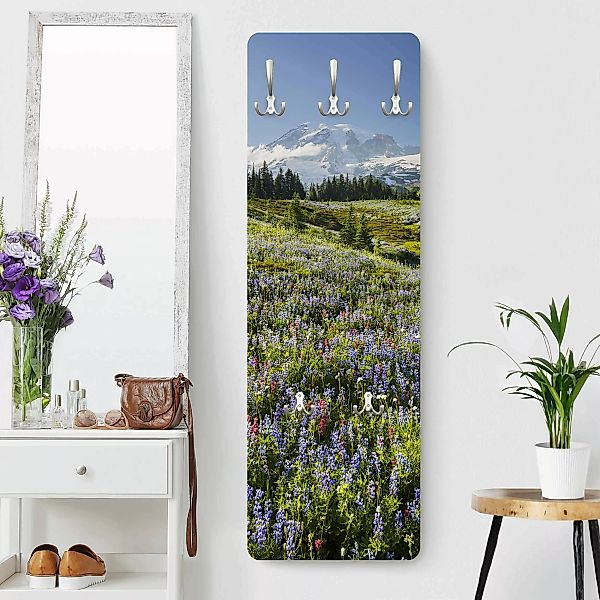 Wandgarderobe Holzpaneel Bergwiese mit roten Blumen vor Mt. Rainier günstig online kaufen