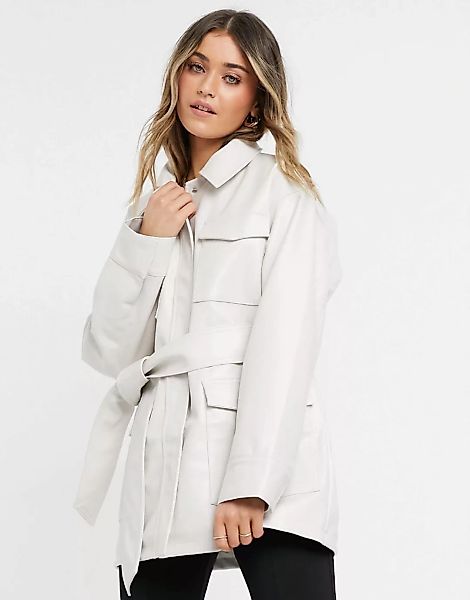 ASOS DESIGN – Oversize-Jacke in Lederoptik mit Taschendetail in Creme-Weiß günstig online kaufen