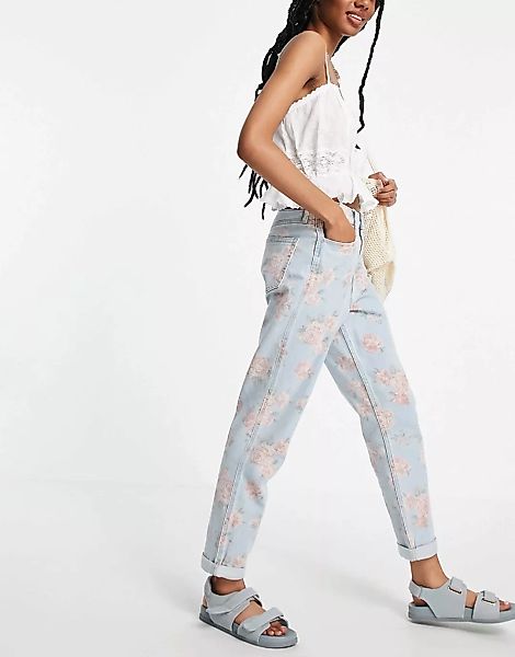 Hollister – Jeans mit Rosenmuster in heller Waschung-Rosa günstig online kaufen