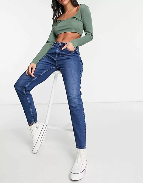 Pieces – Mom-Jeans mit hohem Bund in Mittelblau günstig online kaufen