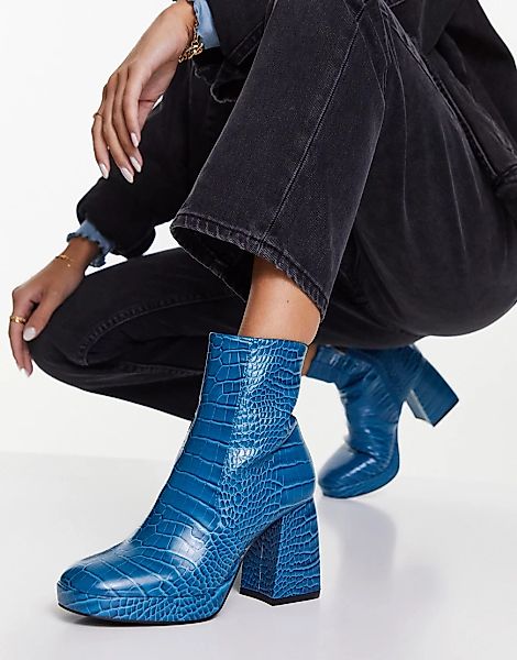 ASOS DESIGN – Era – Stiefel in blauer Kroko-Optik mit hohem Absatz und Plat günstig online kaufen