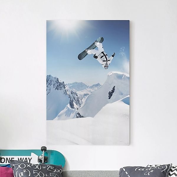 Leinwandbild Kinderzimmer - Hochformat Fliegender Snowboarder günstig online kaufen