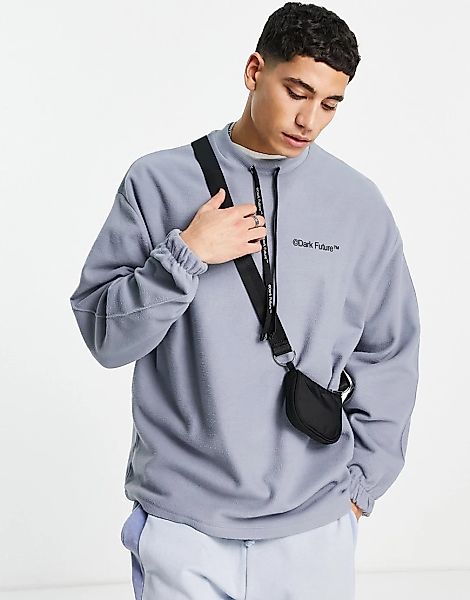 ASOS – Dark Future – Oversize-Sweatshirt aus Polarfleece in Grau mit Logopr günstig online kaufen