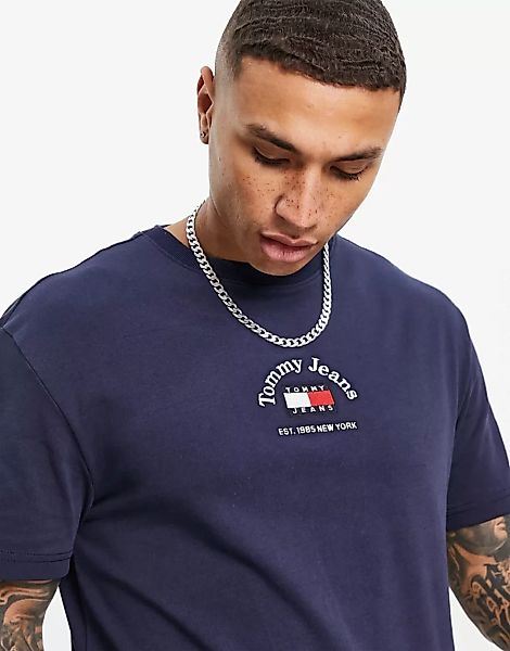Tommy Jeans – Zeitloses T-Shirt in Marineblau mit gebogenem Flaggen-Logo in günstig online kaufen