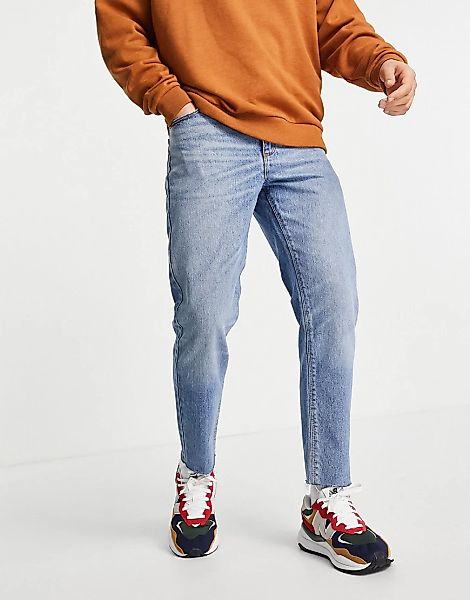 ASOS DESIGN – Klassische, unelastische Jeans mit mittlerer „Less Thirsty“-W günstig online kaufen