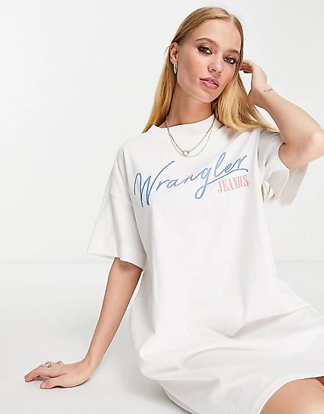 Wrangler – T-Shirt-Kleid in gebrochenem Weiß mit Logo günstig online kaufen