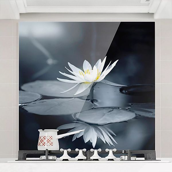 Spritzschutz Lotus Spiegelung im Wasser günstig online kaufen