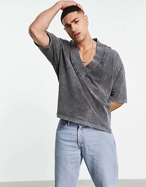 ASOS DESIGN – Oversize-T-Shirt mit V-Ausschnitt und Acid-Waschung in Grau günstig online kaufen