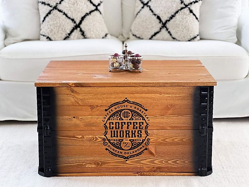 Holztruhe "Coffee Works" hellbraun Kiefernholz Vintage-Look günstig online kaufen