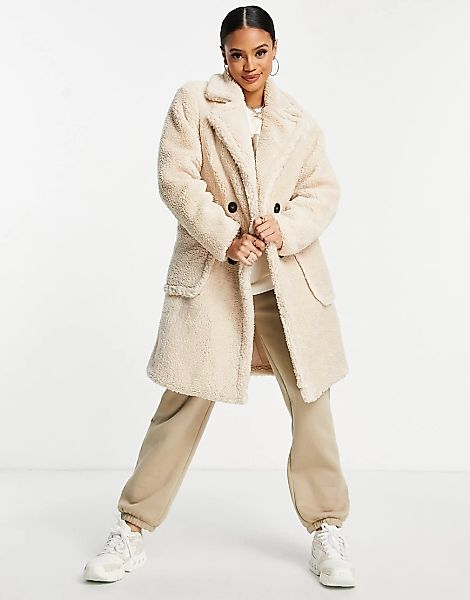 QED London – Zweireihiger Mantel aus Teddyfell in Cremeweiß günstig online kaufen