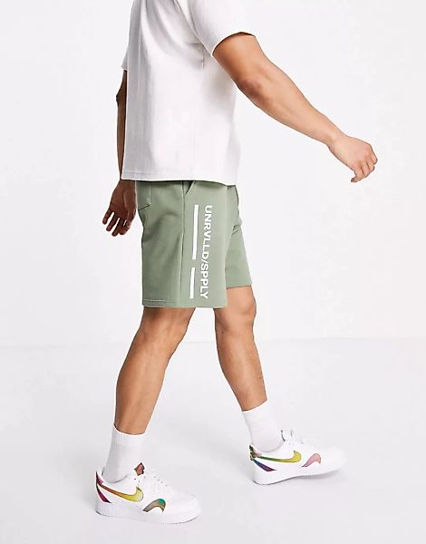 ASOS – Unrvlld Spply – Lockere Shorts in Grün mit Logoprint, Kombiteil günstig online kaufen