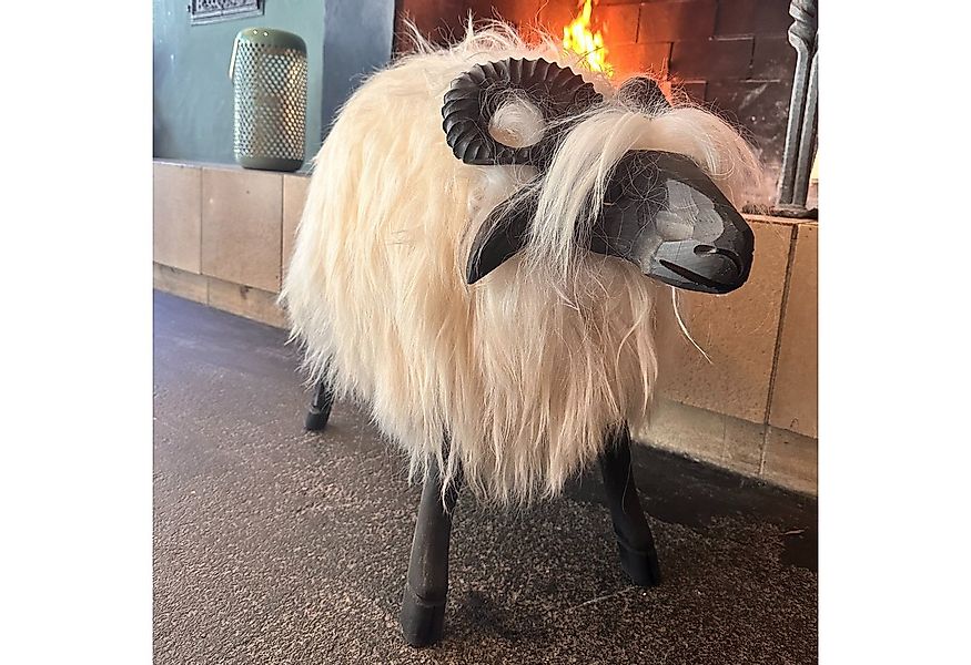 LIRA Deko Sitzhocker XL Schafhocker Fichtenholz 100% Islandfell handgeschni günstig online kaufen