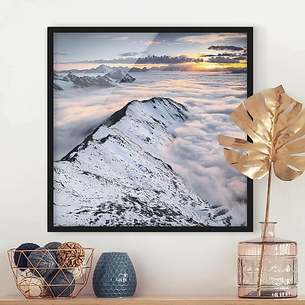 Bild mit Rahmen Natur & Landschaft - Quadrat Blick über Wolken und Berge günstig online kaufen