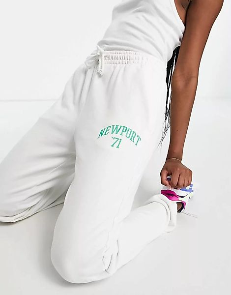 Topshop – Jogginghose in Weiß mit „New Port“-Print am Bein, Kombiteil günstig online kaufen