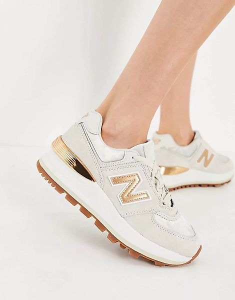 New Balance – 574 – Sneaker mit Keilabsatz in Beige/Gold-Neutral günstig online kaufen