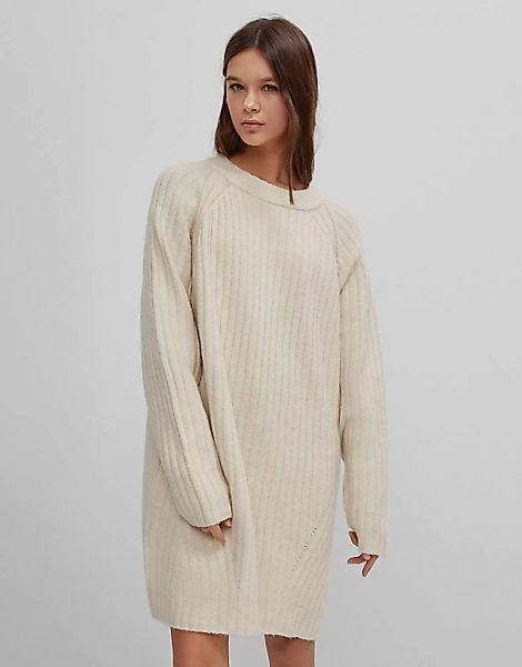 Bershka – Mini-Strickpulloverkleid in Ecru-Weiß günstig online kaufen