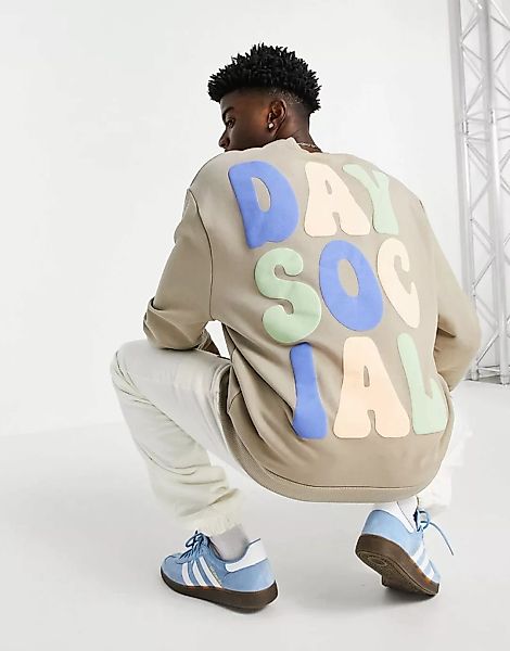 ASOS Daysocial – Legeres Sweatshirt mit Logoprints vorne und hinten in Grau günstig online kaufen